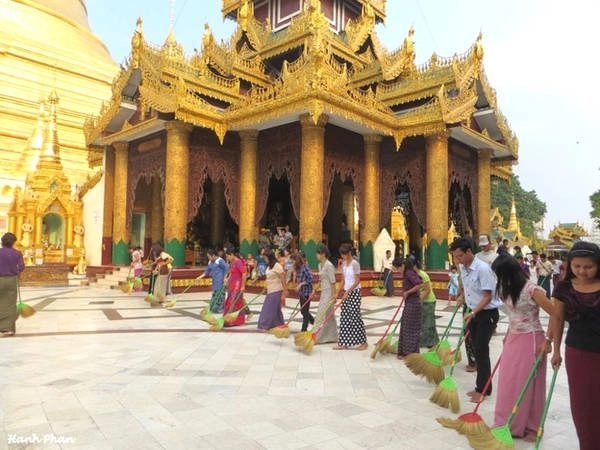 ngoi-chua-dat-90-tan-vang-va-hang-nghin-vien-kim-cuong-o-myanmar-ivivu-8