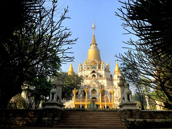 Trải qua nhiều năm tháng, chùa Bửu Long ngày càng có thêm nhiều hạng mục công trình. Từ năm 1982, hòa thượng Viên Minh được bổ nhiệm thừa kế chức vụ Viện chủ thiền viện Bửu Long. Trong thời gian này, ông đã liên tục cho trùng tu tôn tạo chùa Tổ thành một ngôi danh lam tiêu biểu cho văn hóa Phật giáo nguyên thủy Việt Nam. Trải qua nhiều năm tháng, chùa Bửu Long ngày càng có thêm nhiều hạng mục công trình. Từ năm 1982, hòa thượng Viên Minh được bổ nhiệm thừa kế chức vụ Viện chủ thiền viện Bửu Long. Trong thời gian này, ông đã liên tục cho trùng tu tôn tạo chùa Tổ thành một ngôi danh lam tiêu biểu cho văn hóa Phật giáo nguyên thủy Việt Nam.