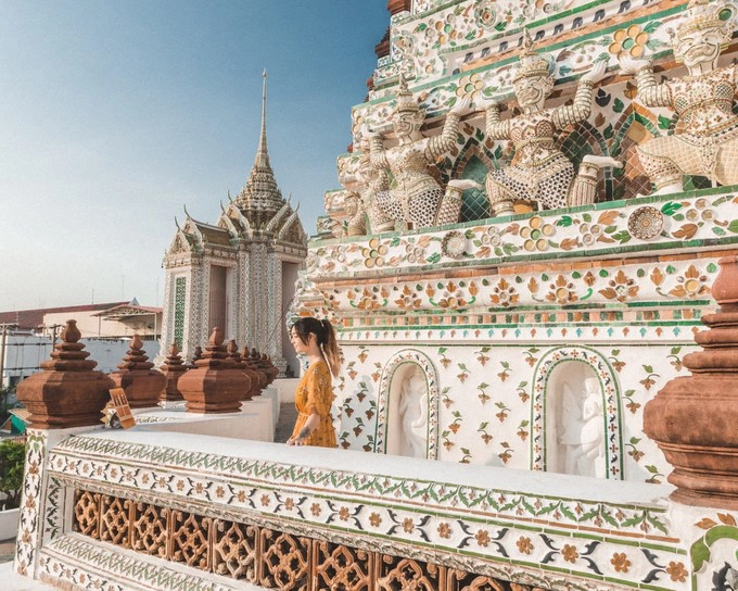 Nhiều tòa tháp cao 16 mét được nâng lên khoảng 70 mét vào nửa đầu thế kỷ 19, khi vua Rama II cải tạo ngôi chùa. Ảnh: Lolapan Travels. Nhiều tòa tháp cao 16 mét được nâng lên khoảng 70 mét vào nửa đầu thế kỷ 19, khi vua Rama II cải tạo ngôi chùa. Ảnh: Lolapan Travels.