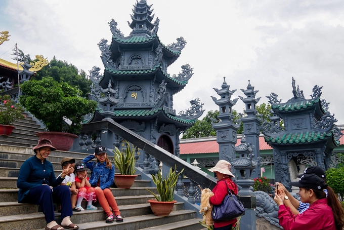 Mỗi ngày đều có rất nhiều Phật tử, du khách đến cúng bái, vãn cảnh chùa. Riêng những ngày rằm, lễ Tết, Phật đản... chùa là điểm hành hương thu hút rất đông khách. Mỗi ngày đều có rất nhiều Phật tử, du khách đến cúng bái, vãn cảnh chùa. Riêng những ngày rằm, lễ Tết, Phật đản... chùa là điểm hành hương thu hút rất đông khách.