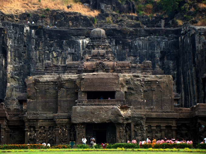 Đây là công trình thứ 16 trong quần thể 34 ngôi đền, tu viện thuộc hang động Ellora, nằm trong các vách đá ở huyện Aurangabad, Maharashtra, Ấn Độ. Ảnh: BoredPanda. Đây là công trình thứ 16 trong quần thể 34 ngôi đền, tu viện thuộc hang động Ellora, nằm trong các vách đá ở huyện Aurangabad, Maharashtra, Ấn Độ. Ảnh: BoredPanda.