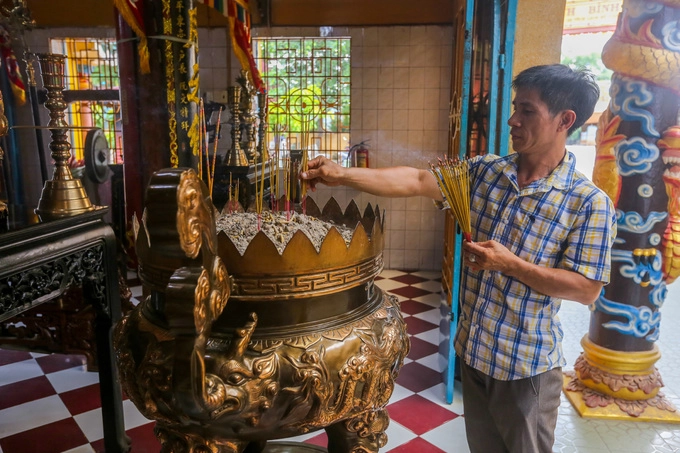 Mỗi ngày, đình Bình Đông đều có nhiều người dân, du khách tới tham quan, cúng bái. Lễ hội lớn nhất là lễ Kỳ Yên được tổ chức ngày 12, 13 tháng hai âm lịch, thu hút đông đảo bà con trong khu vực và các tỉnh miền Tây tham dự.