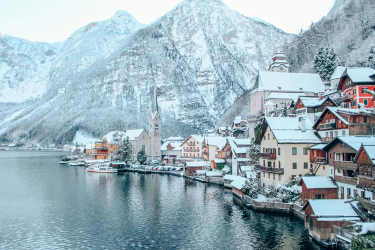 Làng Hallstatt được UNESCO công nhận là di sản thế giới vào năm 1997. Ảnh: Practical Wanderlust.