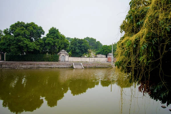Một góc ao bình yên ở làng Nôm. Một góc ao bình yên ở làng Nôm.