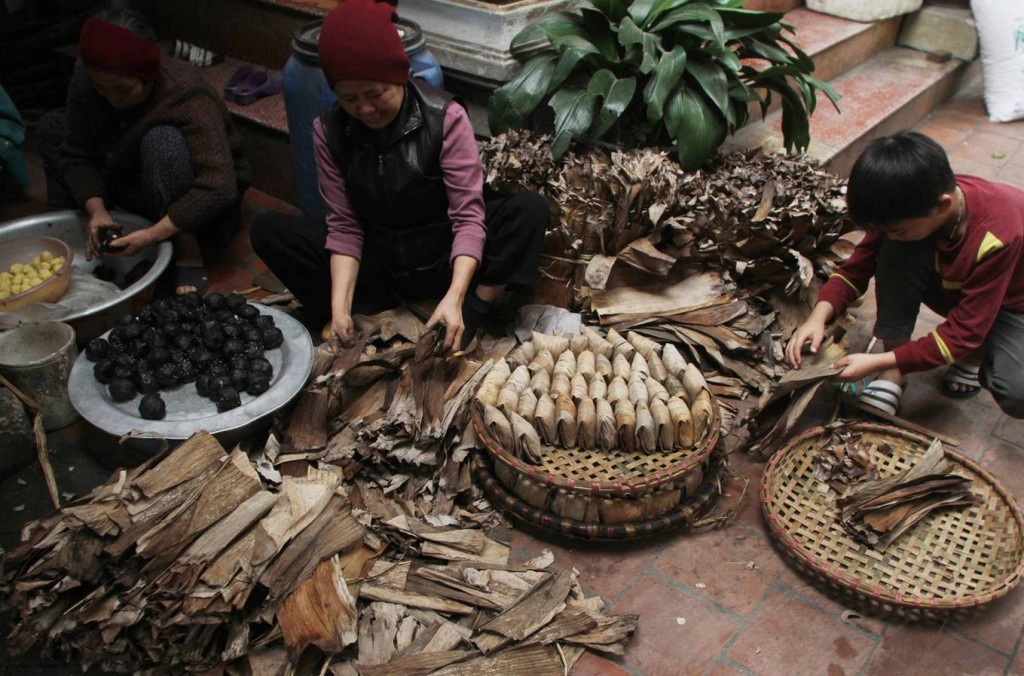 Làng Giá là một vùng quê nằm bên sông Đáy thuộc xã Yên Sở, huyện Hoài Đức, Hà Nội, với cả trăm gia đình giữ nghề làm bánh gai. Trước kia, bánh chỉ bán vào dịp Tết để ăn chơi. Nhưng gần đây, bánh làm quanh năm để phục vụ cho thị trường.