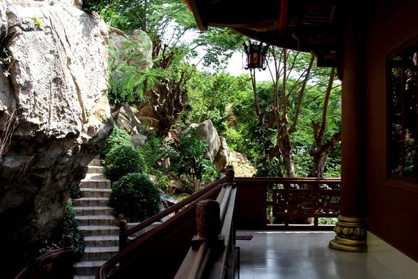 Qua nhiều lần trùng tu và sửa chữa, ngôi chùa hiện nay đã khá khang trang. Nhưng điểm nổi bật ở ngôi chùa này chính là sự thanh tịnh và trang nhã. Qua nhiều lần trùng tu và sửa chữa, ngôi chùa hiện nay đã khá khang trang. Nhưng điểm nổi bật ở ngôi chùa này chính là sự thanh tịnh và trang nhã.