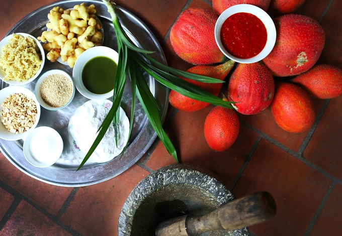 Chè lam là đặc sản có ở nhiều vùng quê khác nhau trên cả nước, mỗi nơi có những công thức khác nhau nhưng nguyên liệu hầu như ở đâu cũng vậy. Đó là đường mật, mạch nha, gừng tươi, bột gạo nếp rang, lạc rang. Người dân làng Đường Lâm (Sơn Tây, Hà Nội) tự nghĩ ra những loại chè lam mới để thay đổi khẩu vị như kết hợp với lá nếp, quả gấc.
