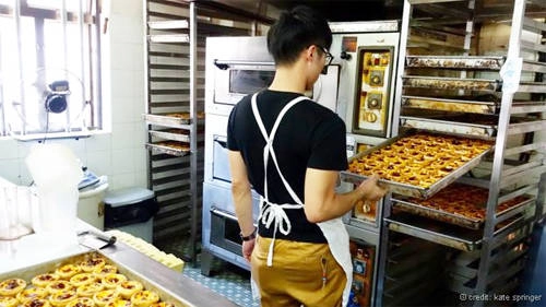 Bên trong tiệm bánh Lord Stow trên đảo Coloane. Bên trong tiệm bánh Lord Stow trên đảo Coloane.