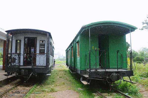 Ngày trước nhờ có nhà ga mà khách du lịch đến Đà Lạt nhiều hơn. Khi ấy, mỗi chuyến tàu có 3 toa chở khách bên cạnh các toa vận chuyển hàng hóa. Nhưng cho đến thời điểm Mỹ chiếm đóng thì tàu chủ yếu dùng để vận chuyển các thiết bị cho chiến tranh. Mãi cho đến năm 1975, sau một thời gian ngưng hoạt động thì tuyến tàu kéo còi trở lại nhân dịp sinh nhật chủ tịch Hồ Chí Minh.