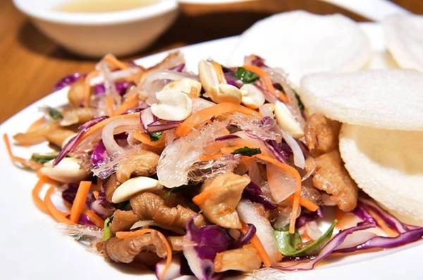 Cảm giác ấy đến từ không gian đậm chất thiền, từ thực đơn hơn 60 món ăn với những cái tên đặc biệt. Cảm giác ấy đến từ không gian đậm chất thiền, từ thực đơn hơn 60 món ăn với những cái tên đặc biệt.