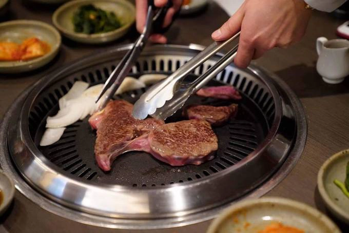 Tôi vẫn tin rằng khi đến với những ngôi sao Michelin, thực khách sẽ được thoả mãn mọi giác quan, từ thị giác, thính giác, khứu giác đến vị giác.... Bữa tiệc nướng ở Bamboo House lần này đã giúp tôi củng cố niềm tin ấy. Tôi vẫn tin rằng khi đến với những ngôi sao Michelin, thực khách sẽ được thoả mãn mọi giác quan, từ thị giác, thính giác, khứu giác đến vị giác.... Bữa tiệc nướng ở Bamboo House lần này đã giúp tôi củng cố niềm tin ấy.