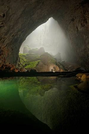 Bức ảnh chụp hang Sơn Đoòng từng đăng trên tạp chí National Geographic của Carsten Peter nhaquayphimnguoiducchiasekhamphavehangdongsondong-ivviu-1