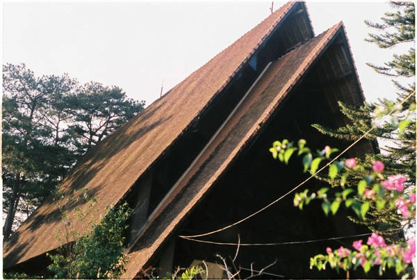Nhà thờ Cam Ly hay còn gọi là nhà thờ Sơn Cước (đường Nguyễn Khuyến, phường 5, TP Đà Lạt) vừa cổ kính vừa mang trong mình câu chuyện riêng. Nhà thờ Cam Ly hay còn gọi là nhà thờ Sơn Cước (đường Nguyễn Khuyến, phường 5, TP Đà Lạt) vừa cổ kính vừa mang trong mình câu chuyện riêng.