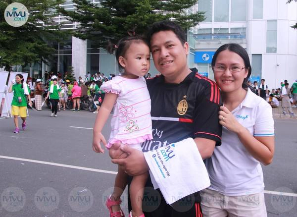 Cả gia đình cùng tham gia vào cuộc chạy bộ. Ảnh: iVIVU.com