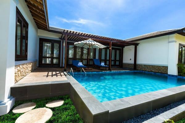 Khu nghỉ dưỡng này có 651 phòng cao cấp, phòng Suite và các biệt thự, đa dạng từ phòng tiêu chuẩn đến phòng cao cấp có bể bơi riêng. Khu nghỉ dưỡng này có 651 phòng cao cấp, phòng Suite và các biệt thự, đa dạng từ phòng tiêu chuẩn đến phòng cao cấp có bể bơi riêng.