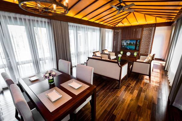 Không gian phòng được thiết kế với những cửa sổ to hướng ra thiên nhiên giúp các căn phòng đón được ánh sáng và khí trời tự nhiên đồng thời tạo cảm giác không gian thoáng, rộng hơn thực tế. Không gian phòng được thiết kế với những cửa sổ to hướng ra thiên nhiên giúp các căn phòng đón được ánh sáng và khí trời tự nhiên đồng thời tạo cảm giác không gian thoáng, rộng hơn thực tế.