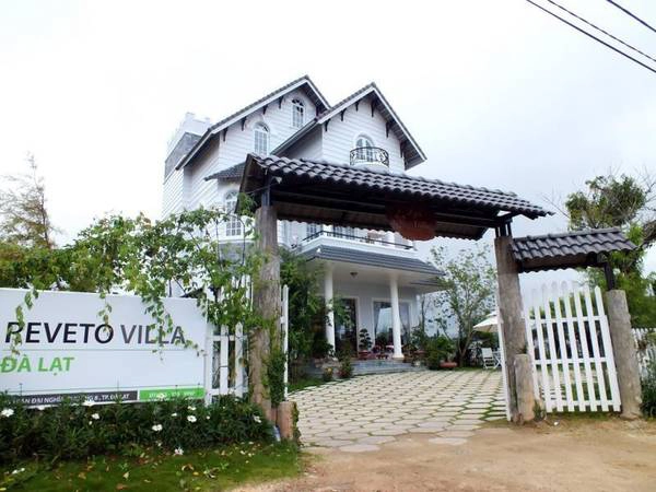 Khách sạn Reveto Villa sẽ mang đến cho bạn và người thân một trải nghiệm mới mẻ khi du lịch Đà Lạt. Khách sạn Reveto Villa sẽ mang đến cho bạn và người thân một trải nghiệm mới mẻ khi du lịch Đà Lạt.