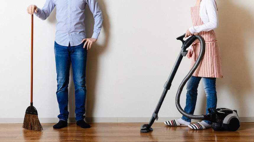 Người dân thích tắm và giữ quần áo sạch sẽ nhất. Đa số người dân Nhật Bản bị ám ảnh bởi sự sạch sẽ suốt nhiều thế kỷ. Trong quá khứ, không ít du khách phương Tây và châu Á đến Nhật Bản phải kinh ngạc về nền văn minh và độ sạch của đất nước này. Đa số mọi người đều tắm 2 lần mỗi ngày vào buổi sáng và trước khi đi ngủ. Quần áo của họ cũng tuyệt đối đơn giản, thoải mái nhưng không bao giờ mặc trùng ngày liên tiếp. Ví dụ nếu đi một đôi giày hàng tháng trời tại đường phố Nhật Bản, bạn sẽ thấy sự khác biệt hoàn toàn khi đi giày chỉ trong một ngày tại các nước khác. Ảnh: JapanInfor. Người dân thích tắm và giữ quần áo sạch sẽ nhất. Đa số người dân Nhật Bản bị ám ảnh bởi sự sạch sẽ suốt nhiều thế kỷ. Trong quá khứ, không ít du khách phương Tây và châu Á đến Nhật Bản phải kinh ngạc về nền văn minh và độ sạch của đất nước này. Đa số mọi người đều tắm 2 lần mỗi ngày vào buổi sáng và trước khi đi ngủ. Quần áo của họ cũng tuyệt đối đơn giản, thoải mái nhưng không bao giờ mặc trùng ngày liên tiếp. Ví dụ nếu đi một đôi giày hàng tháng trời tại đường phố Nhật Bản, bạn sẽ thấy sự khác biệt hoàn toàn khi đi giày chỉ trong một ngày tại các nước khác. Ảnh: JapanInfor.