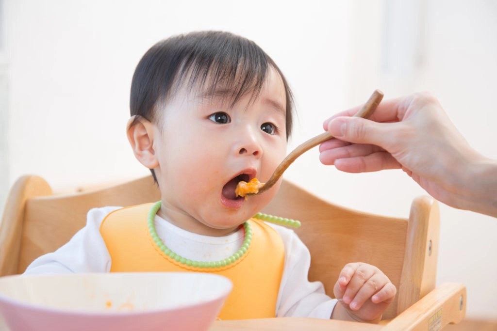 nhu cầu dinh dưỡng của trẻ 9 tháng