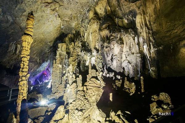 Có chỗ bạn sẽ thấy những ''cây ngọc cẩu'' bằng đá với đầu nhọn và xếp lên nhau. Không chỉ một cây, mà cả ''rừng ngọc cẩu'' (một loại nấm nổi tiếng Hà Giang). Có chỗ bạn sẽ thấy những ''cây ngọc cẩu'' bằng đá với đầu nhọn và xếp lên nhau. Không chỉ một cây, mà cả ''rừng ngọc cẩu'' (một loại nấm nổi tiếng Hà Giang).