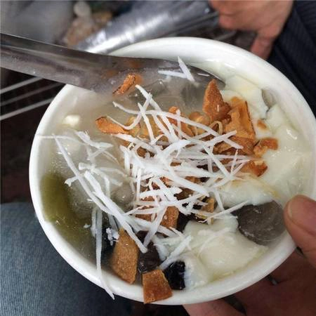 Tào phớ cốt dừa không chỉ gây “choáng” vì giá rẻ bất ngờ mà độ ngon của nó cũng khiến bạn phải ngạc nhiên đấy. (Ảnh: Internet) Tào phớ cốt dừa không chỉ gây “choáng” vì giá rẻ bất ngờ mà độ ngon của nó cũng khiến bạn phải ngạc nhiên đấy. (Ảnh: Internet)