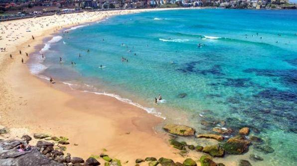 <strong>3. Bondi, Sydney. </strong>Đây là nơi nổi tiếng thế giới về lướt sóng và chèo thuyền từ cầu Harbour đến vách đá Coogee. Những ngôi sao ưa khám phá như Nicole Richie, Hugh Jackman, Paris Hilton và Leonardo DiCaprio từng chọn Bondi là điểm đến lý tưởng. Khách sạn: The Park Hyatt in the Rocks, InterContinental Hotel. <strong>3. Bondi, Sydney. </strong>Đây là nơi nổi tiếng thế giới về lướt sóng và chèo thuyền từ cầu Harbour đến vách đá Coogee. Những ngôi sao ưa khám phá như Nicole Richie, Hugh Jackman, Paris Hilton và Leonardo DiCaprio từng chọn Bondi là điểm đến lý tưởng. Khách sạn: The Park Hyatt in the Rocks, InterContinental Hotel.