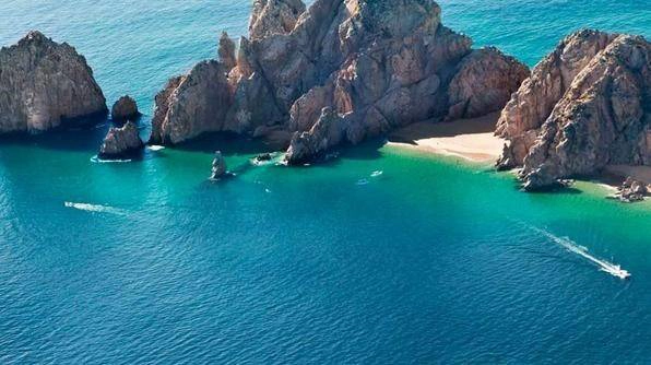 <strong>4. Cabo San Lucas, Mexico. </strong>Chỉ mất 2 giờ bay từ Los Angeles và vô cùng hấp dẫn với đồ uống Margarita, đó là lý do các sao như Jennifer Aniston, Cameron Diaz, và Julia Roberts chọn Cabo San Lucas là chốn để nghỉ ngơi. Khách sạn: Las Ventanas al Paraiso, Esperanza, One&Only Palmilla. <strong>4. Cabo San Lucas, Mexico. </strong>Chỉ mất 2 giờ bay từ Los Angeles và vô cùng hấp dẫn với đồ uống Margarita, đó là lý do các sao như Jennifer Aniston, Cameron Diaz, và Julia Roberts chọn Cabo San Lucas là chốn để nghỉ ngơi. Khách sạn: Las Ventanas al Paraiso, Esperanza, One&Only Palmilla.