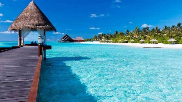 <strong>8. Bora Bora, French Polynesia. </strong>Những bungalow lãng mạn riêng tư trên mặt biển này là địa điểm yêu thích của chị em nhà Kardashians, Nicole Kidman, Eva Longoria, Sharon Stone và Charlize Theron. Khách sạn: Four Seasons Bora Bora, Bora Bora Nui Resort. <strong>8. Bora Bora, French Polynesia. </strong>Những bungalow lãng mạn riêng tư trên mặt biển này là địa điểm yêu thích của chị em nhà Kardashians, Nicole Kidman, Eva Longoria, Sharon Stone và Charlize Theron. Khách sạn: Four Seasons Bora Bora, Bora Bora Nui Resort.