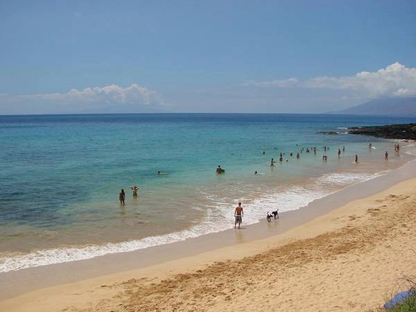 <strong>Bãi biển Little, Hawaii, Mỹ: </strong>Ở bãi biển của hòn đảo này, bạn có thể lướt sóng, tắm nắng, bơi lội trong trạng thái tự nhiên nhất. Vào chủ nhật, trên bãi biển còn có biểu diễn trống truyền thống của người Hawaii. <strong>Bãi biển Little, Hawaii, Mỹ: </strong>Ở bãi biển của hòn đảo này, bạn có thể lướt sóng, tắm nắng, bơi lội trong trạng thái tự nhiên nhất. Vào chủ nhật, trên bãi biển còn có biểu diễn trống truyền thống của người Hawaii.