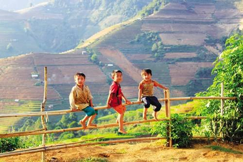 Ánh mắt ngây thơ của trẻ em vùng cao Ánh mắt ngây thơ của trẻ em vùng cao
