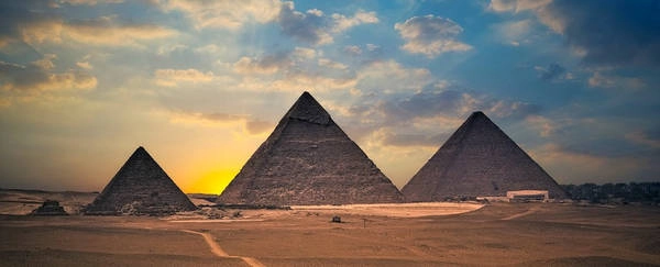 Số buồng trong Đại kim tự tháp Giza: Đến nay, chúng ta vẫn chưa biết bên trong kỳ quan cổ đại này có những gì ngoài ba buồng chính của vua, nữ hoàng và sảnh lớn. Gần đây, các nhà khoa học đã áp dụng nhiều phương pháp tiên tiến và phát hiện ra một số buồng mới trong kim tự tháp. Ảnh: ScienceAlert. Số buồng trong Đại kim tự tháp Giza: Đến nay, chúng ta vẫn chưa biết bên trong kỳ quan cổ đại này có những gì ngoài ba buồng chính của vua, nữ hoàng và sảnh lớn. Gần đây, các nhà khoa học đã áp dụng nhiều phương pháp tiên tiến và phát hiện ra một số buồng mới trong kim tự tháp. Ảnh: ScienceAlert.