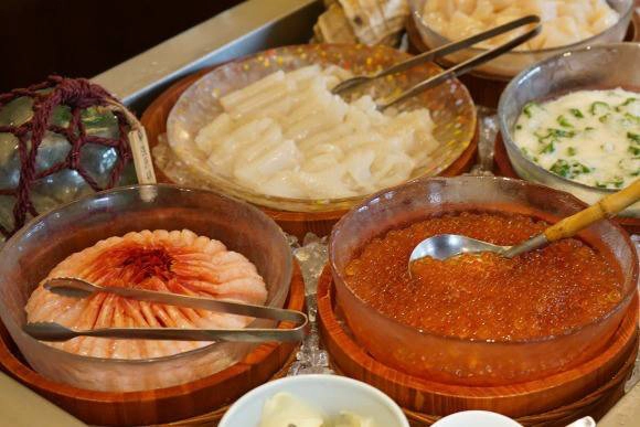 Khách sạn Dormy Inn Premium (Otaru, Hokkaido): Vùng Otaru nổi tiếng với các món sushi ngon tuyệt. Khách sạn Dormy Inn Premium sẽ đem lại cho du khách cơ hội thưởng thức bữa sáng với sushi, mì ramen và các món ăn kiểu Âu khác như bánh kếp, với giá rất hợp túi tiền. Khách sạn Dormy Inn Premium (Otaru, Hokkaido): Vùng Otaru nổi tiếng với các món sushi ngon tuyệt. Khách sạn Dormy Inn Premium sẽ đem lại cho du khách cơ hội thưởng thức bữa sáng với sushi, mì ramen và các món ăn kiểu Âu khác như bánh kếp, với giá rất hợp túi tiền.