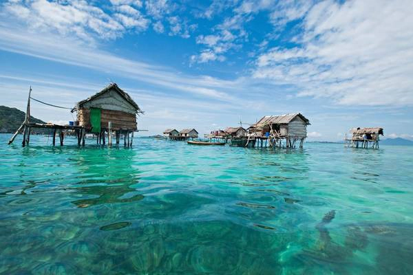 Ngôi làng nổi của người Bajau - bộ tộc du mục trên biển - ở Semporna, một trong những vùng biển đẹp nhất thế giới ở Malaysia. Ảnh: Réhahn Croquevielle/Business Insider. Ngôi làng nổi của người Bajau - bộ tộc du mục trên biển - ở Semporna, một trong những vùng biển đẹp nhất thế giới ở Malaysia. Ảnh: Réhahn Croquevielle/Business Insider.