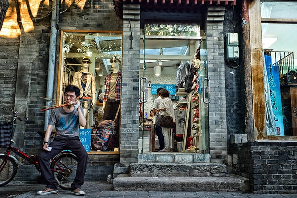 Một cửa hàng thời trang ở Bắc Kinh. Ảnh: Walter Wackerlig / Picfair Một cửa hàng thời trang ở Bắc Kinh. Ảnh: Walter Wackerlig / Picfair