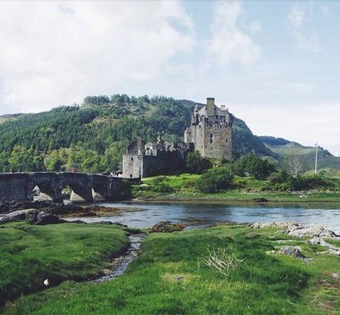 Anh cũng ghi lại vẻ đẹp lộng lẫy của lâu đài Eilean Donan ở Scotland.