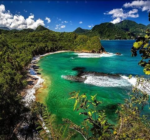Ảnh chụp trong chuyến du lịch của Ensch tới Dominica ở vùng biển Caribbe. Ảnh chụp trong chuyến du lịch của Ensch tới Dominica ở vùng biển Caribbe.