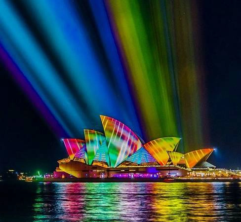 Jewels Zee (@jewelszee) là một nhiếp ảnh gia hiện đang sống ở Australia. Dù đã đi ra nước ngoài, nhiều bức ảnh của cô được chụp ở Australia, như Sydney. Jewels Zee (@jewelszee) là một nhiếp ảnh gia hiện đang sống ở Australia. Dù đã đi ra nước ngoài, nhiều bức ảnh của cô được chụp ở Australia, như Sydney.