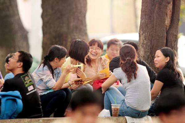 Những câu chuyện dường như bất tận trong không gian rộng rãi, thoải mái của khu công viên này. Những câu chuyện dường như bất tận trong không gian rộng rãi, thoải mái của khu công viên này.