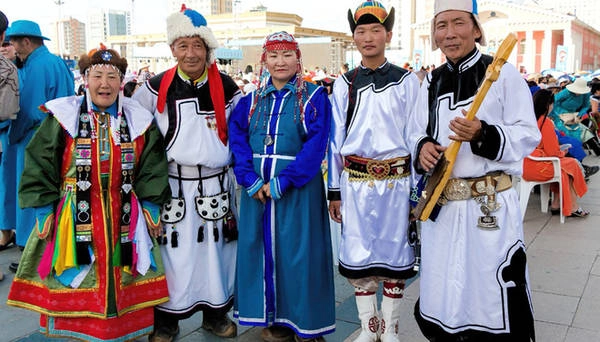 Nếu may mắn, du khách có thể được người Mông Cổ mời dự buổi lễ Shaman với những tín ngưỡng cổ xưa về ban phước lành và trị bệnh. Nếu may mắn, du khách có thể được người Mông Cổ mời dự buổi lễ Shaman với những tín ngưỡng cổ xưa về ban phước lành và trị bệnh.