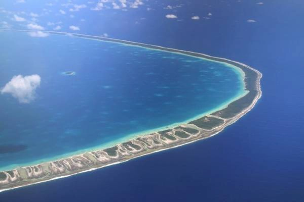 Nhìn từ trên cao, Rangiroa trông giống như chuỗi ngọc trai nằm vắt trên Nam Thái Bình Dương. Khu vực này gồm 240 hòn đảo nhỏ thành một dải tuyệt đẹp. Nhìn từ trên cao, Rangiroa trông giống như chuỗi ngọc trai nằm vắt trên Nam Thái Bình Dương. Khu vực này gồm 240 hòn đảo nhỏ thành một dải tuyệt đẹp.