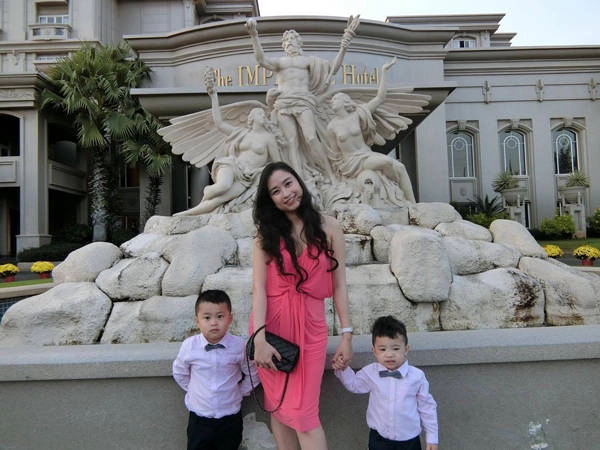 Đã là mẹ của hai nhóc tì nhưng chị Anh Đào vẫn có nhiều thời gian dành cho bản thân. Đã là mẹ của hai nhóc tì nhưng chị Anh Đào vẫn có nhiều thời gian dành cho bản thân.