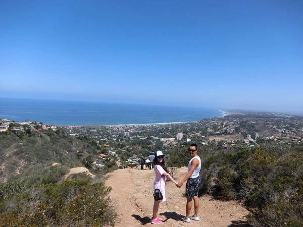 Đỉnh núi Mount Soledad tại thành phố San Diego, California, Mỹ. Đỉnh núi Mount Soledad tại thành phố San Diego, California, Mỹ.