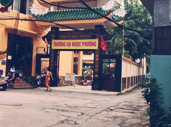 Ở Sài Gòn lâu và có tình yêu đối với nơi này, những con hẻm nhỏ này sẽ đem bạn đến với muôn màu muôn tình. Đi đến đây, có thể chỉ để ngắm nhìn một con hẻm nhỏ, nhìn vài đứa trẻ nô đùa cũng có thể làm bạn thêm mến yêu Sài Gòn. Ở Sài Gòn lâu và có tình yêu đối với nơi này, những con hẻm nhỏ này sẽ đem bạn đến với muôn màu muôn tình. Đi đến đây, có thể chỉ để ngắm nhìn một con hẻm nhỏ, nhìn vài đứa trẻ nô đùa cũng có thể làm bạn thêm mến yêu Sài Gòn.