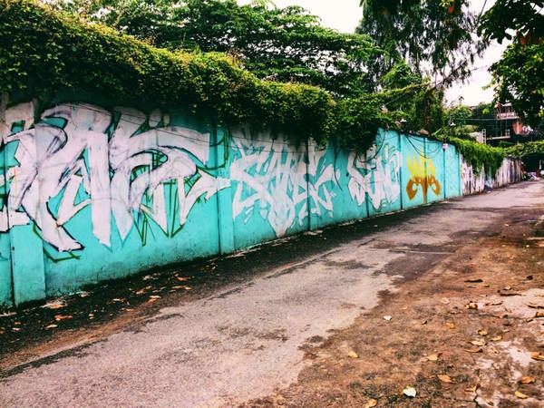 2. Hẻm graffiti: ;Graffiti là một môn nghệ thuật truyền từ phương Tây vào Việt Nam và nhận được sự ủng hộ cũng như thích thú đối với mọi người, đặc biệt là các bạn trẻ. 2. Hẻm graffiti: ;Graffiti là một môn nghệ thuật truyền từ phương Tây vào Việt Nam và nhận được sự ủng hộ cũng như thích thú đối với mọi người, đặc biệt là các bạn trẻ.