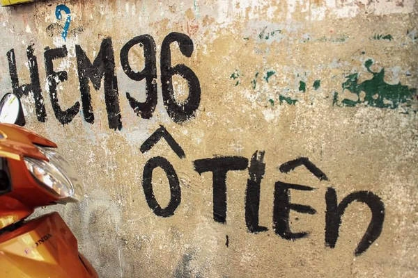 Nhưng mỗi lần đến con hẻm trên đường Phan Đình Phùng (quận Phú Nhuận) này, tôi lại mang về cho mình những câu chuyện riêng rất thú vị, ấm áp từ những con người nhân ái. Nhưng mỗi lần đến con hẻm trên đường Phan Đình Phùng (quận Phú Nhuận) này, tôi lại mang về cho mình những câu chuyện riêng rất thú vị, ấm áp từ những con người nhân ái.