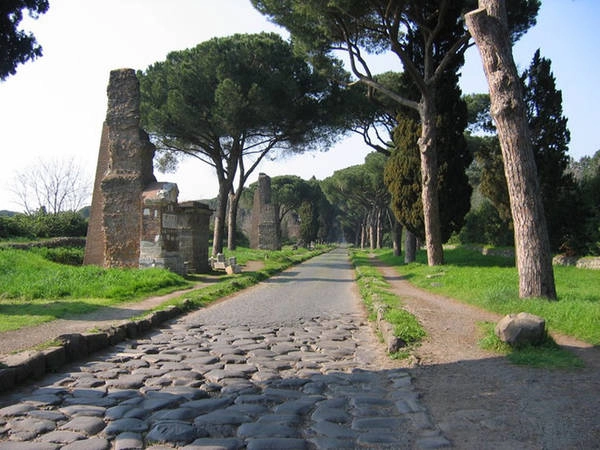 Via Appia ở Rome, Italy