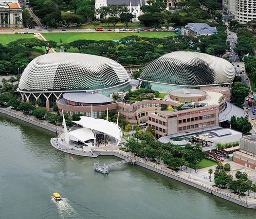 <strong>Nhà hát Esplande: </strong>Trung tâm nghệ thuật rộng 60.000 m này nằm ở vịnh Maria, gần cửa sông Singapore. Ảnh: Flickr.