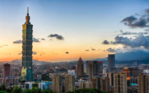 8. Tháp Taipei 101, Đài Loan, Trung Quốc (509 m): Tòa tháp này có thiết kế như một ngôi chùa siêu cao, với các tầng chồng lên nhau. Taipei 101 từng giữ vị trí công trình cao nhất thế giới năm 2004. Hiện nay, tháp vẫn giữ kỷ lục tòa nhà xanh cao nhất thế giới, với chi phí xây dựng là 1,9 tỷ USD. 8. Tháp Taipei 101, Đài Loan, Trung Quốc (509 m): Tòa tháp này có thiết kế như một ngôi chùa siêu cao, với các tầng chồng lên nhau. Taipei 101 từng giữ vị trí công trình cao nhất thế giới năm 2004. Hiện nay, tháp vẫn giữ kỷ lục tòa nhà xanh cao nhất thế giới, với chi phí xây dựng là 1,9 tỷ USD.