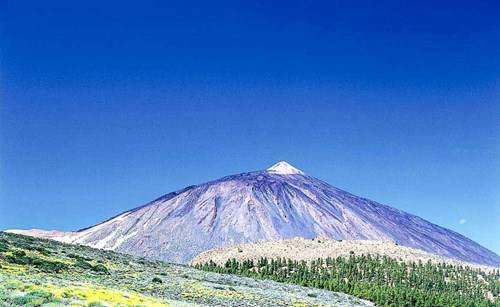 Đỉnh núi lửa Teide trong mùa xuân