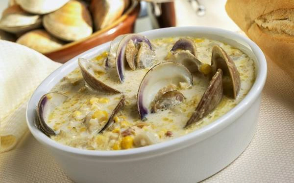 Súp trai, Massachusetts: Được làm từ trai, khoai tây, cần tây, hành, kem hoặc sữa, món ăn béo ngậy này không có cà chua như món súp kem thường thấy ở New York. Một cuộc thi thường niên (năm nay là năm thứ 33) được tổ chức để xem nhà hàng nào nấu súp trai ngon nhất. Súp trai, Massachusetts: Được làm từ trai, khoai tây, cần tây, hành, kem hoặc sữa, món ăn béo ngậy này không có cà chua như món súp kem thường thấy ở New York. Một cuộc thi thường niên (năm nay là năm thứ 33) được tổ chức để xem nhà hàng nào nấu súp trai ngon nhất.